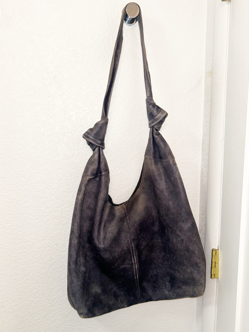 FREE PEOPLE Y2K The Broken In Cow Hide Leather Oversized Open Hobo Bag in Black